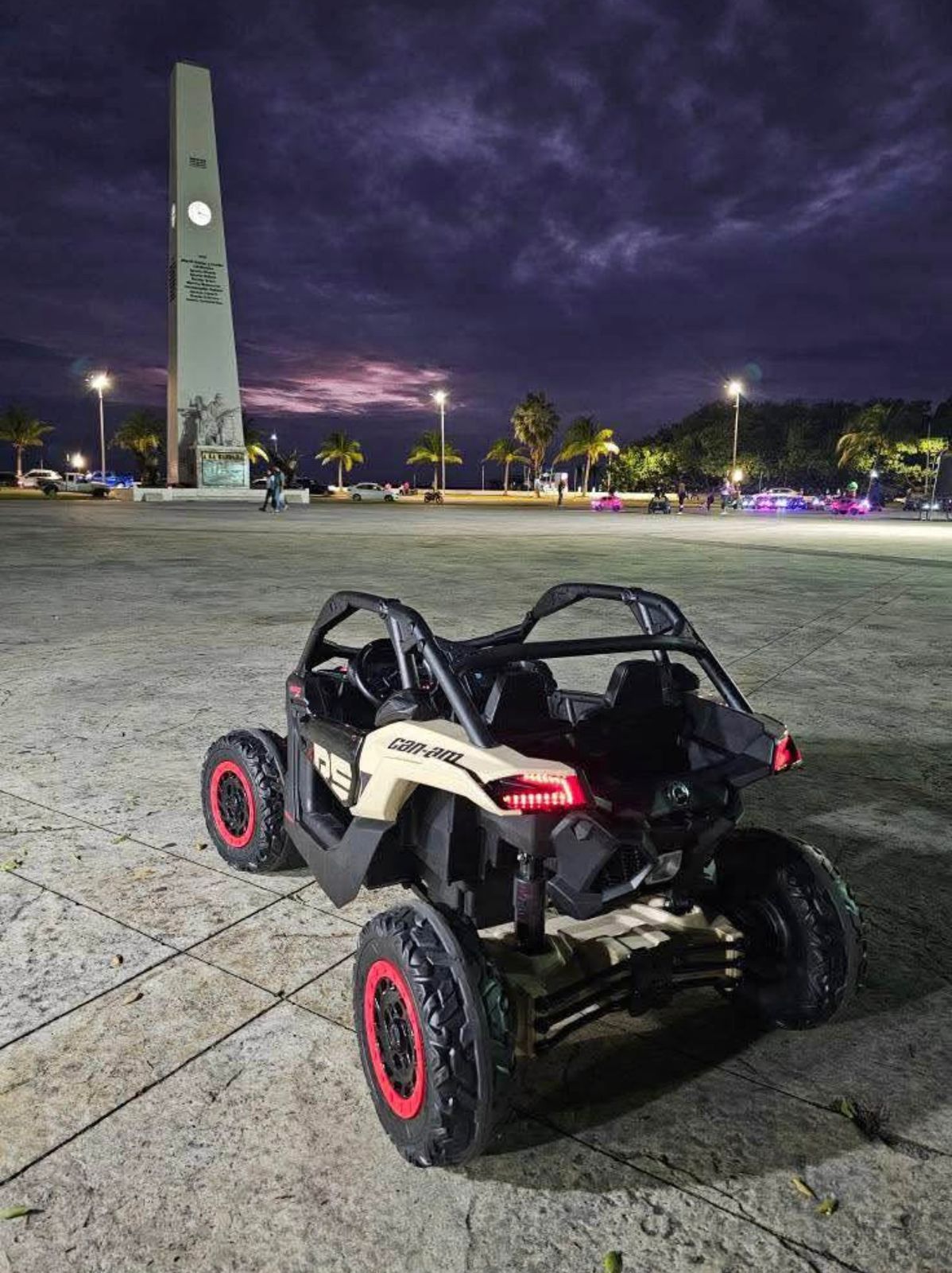 COCHE ELECTRICO MONTABLE PARA NIÑOS CAN AM BRP MAVERICK X3 / 2 BATERIAS 24V Y CONTROL REMOTO